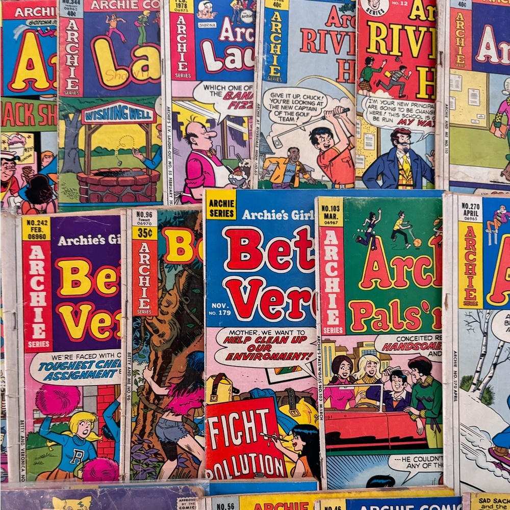 VINTAGE Archie Comic Books - Picture 2 of 8